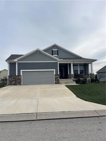 $539,950 | 8937 Sunray Drive, Lenexa, KS 66227