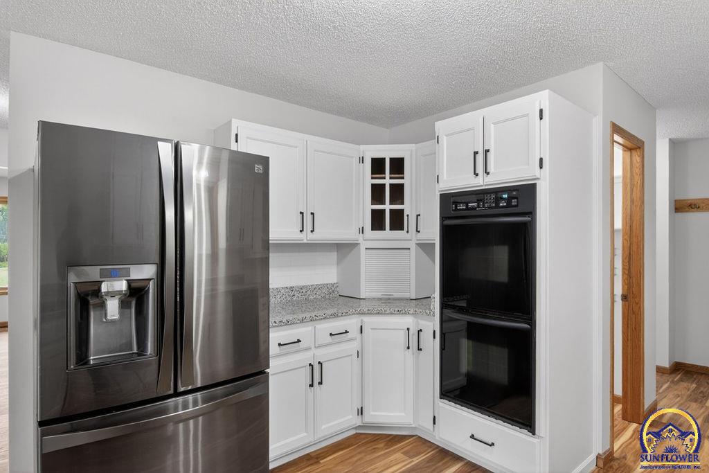 8040 Southwest 61st Street Topeka, KS 66610 - Photo 13 of 88