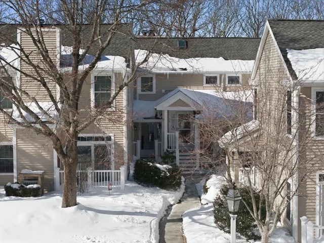 $469,900 | 55 Bradford Commons Lane, Unit 55, Braintree, MA 02184