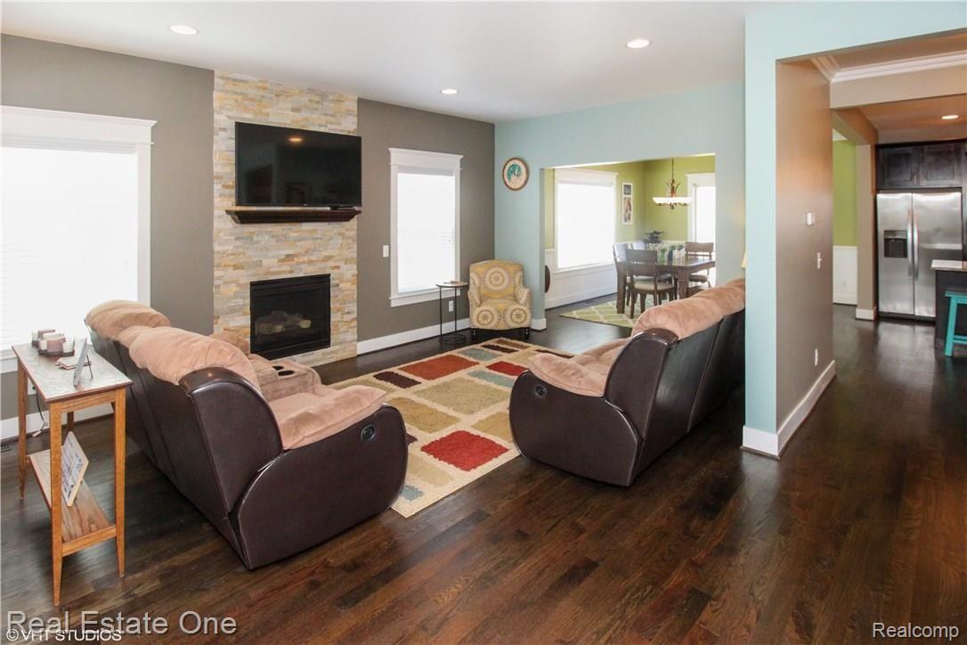 3903 Durham Road Royal Oak, MI 48073 - Photo 3 of 37 Gas fireplace