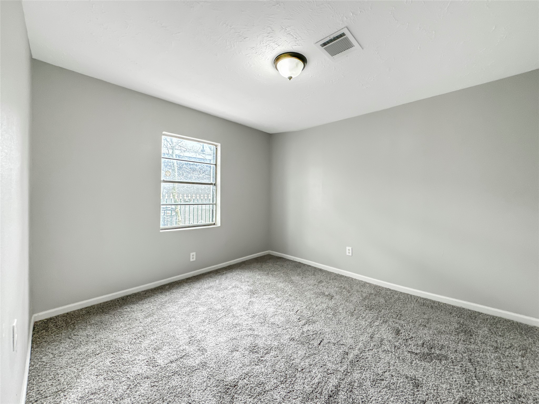 306 Armstrong Street Houston, TX 77029 - Photo 19 of 30 an empty room with windows
