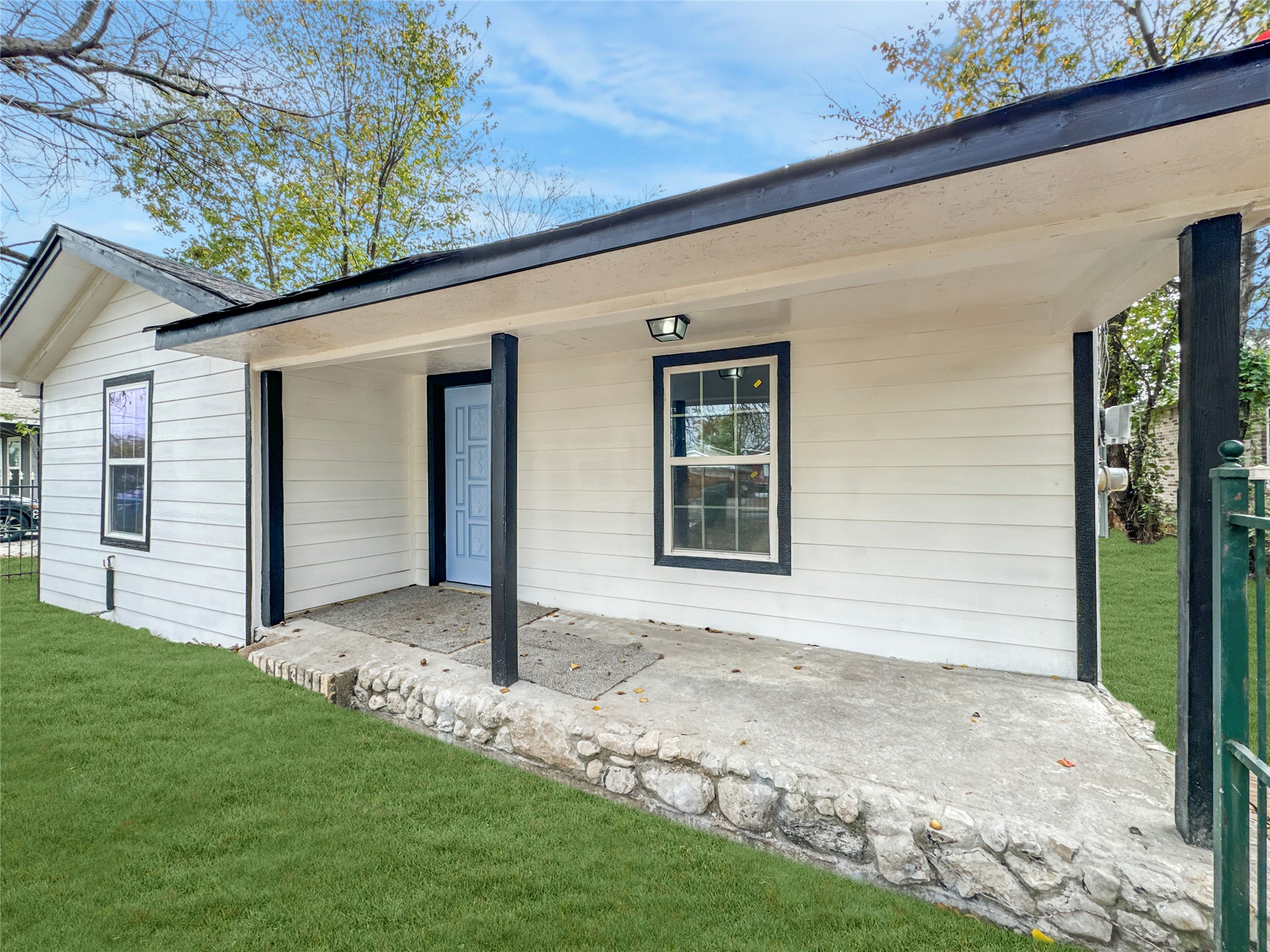 306 Armstrong Street Houston, TX 77029 - Photo 28 of 30 a front view of a house with a yard