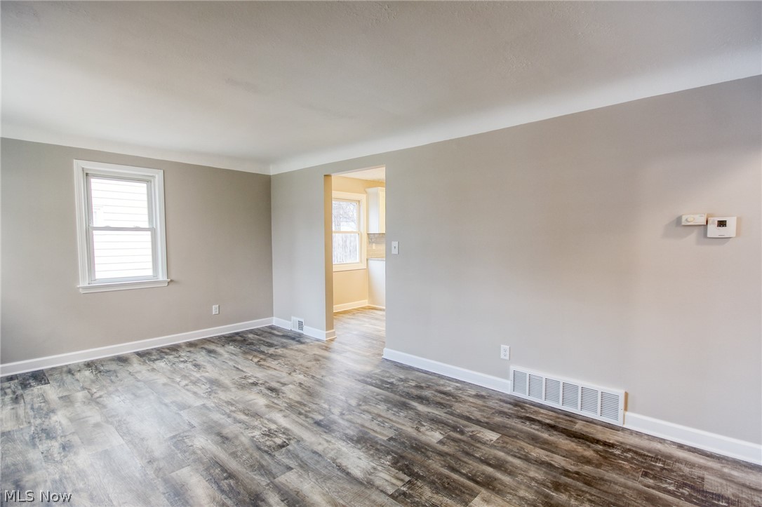 889 Quentin Road Eastlake, OH 44095 - Photo 5 of 18 Gallery Image 5