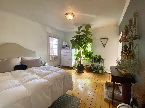 $2,800 | 496 Sumner Street, Unit 3, Boston, MA 02128
