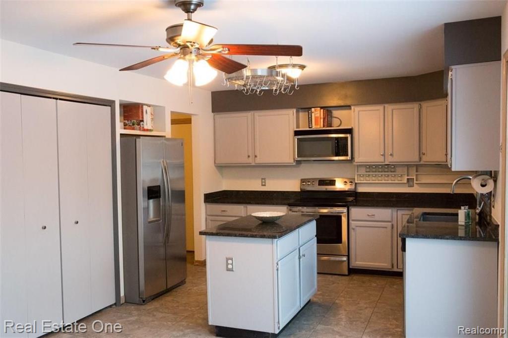 29800 Drake Road Farmington Hills, MI 48331 - Photo 10 of 44