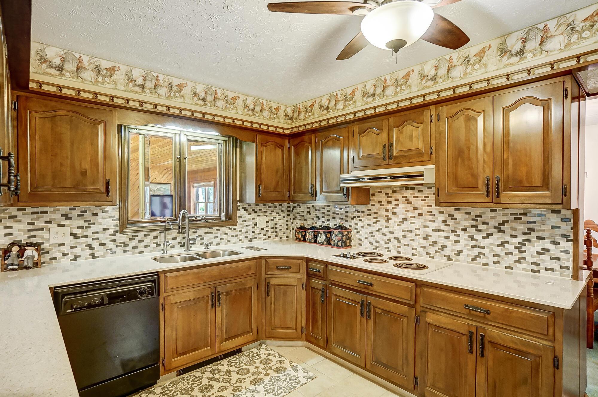 4540 Goodson Road West Jefferson, OH 43162 - Photo 15 of 82 Kitchen