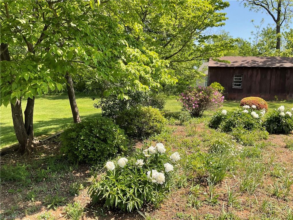 623 Lakeview Drive Thomasville, NC 27360 - Photo 11 of 33