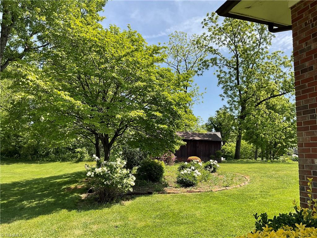 623 Lakeview Drive Thomasville, NC 27360 - Photo 12 of 33