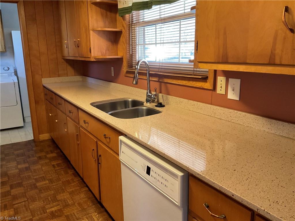 623 Lakeview Drive Thomasville, NC 27360 - Photo 20 of 33 Great kitchen space with solid surface counter tops.