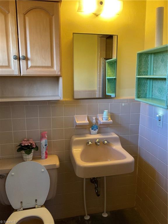 623 Lakeview Drive Thomasville, NC 27360 - Photo 26 of 33