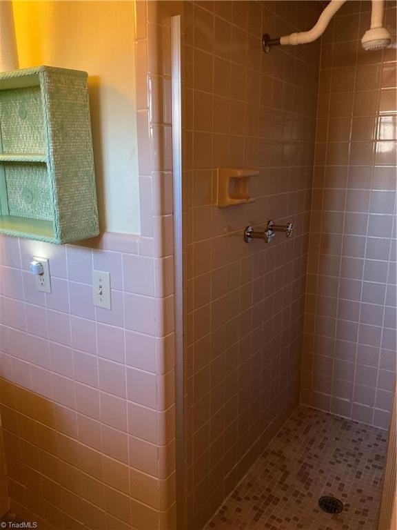 623 Lakeview Drive Thomasville, NC 27360 - Photo 27 of 33