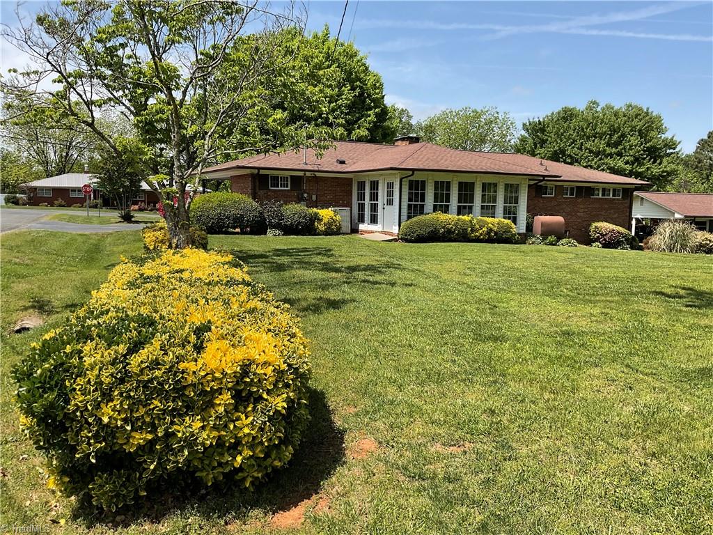 623 Lakeview Drive Thomasville, NC 27360 - Photo 9 of 33