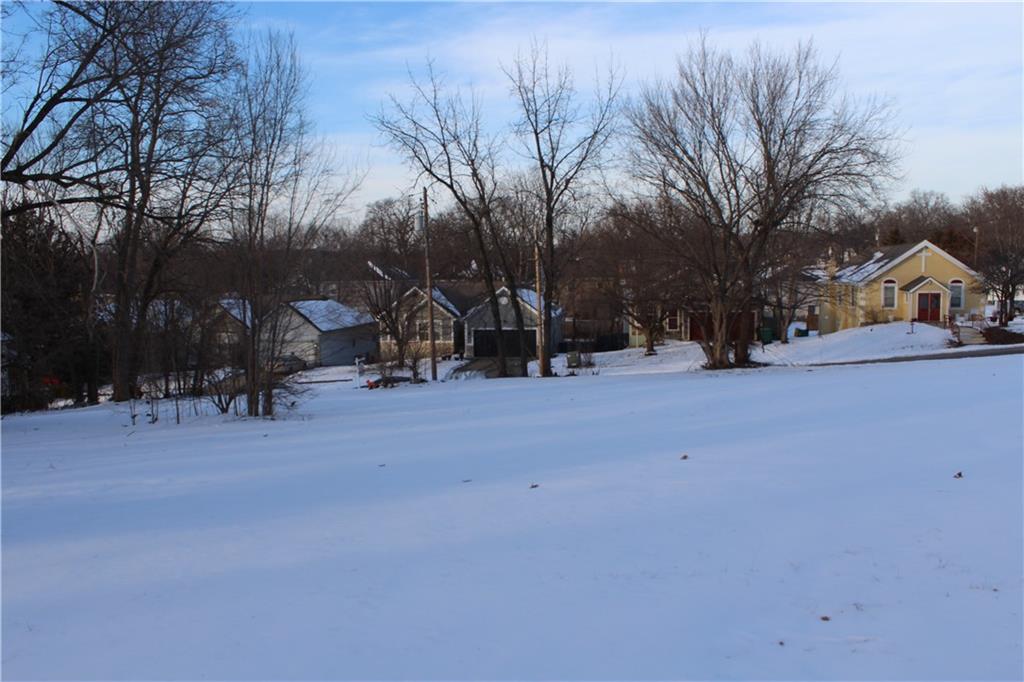 208 Springdale Avenue Bonner Springs, KS 66012 - Photo 4 of 9