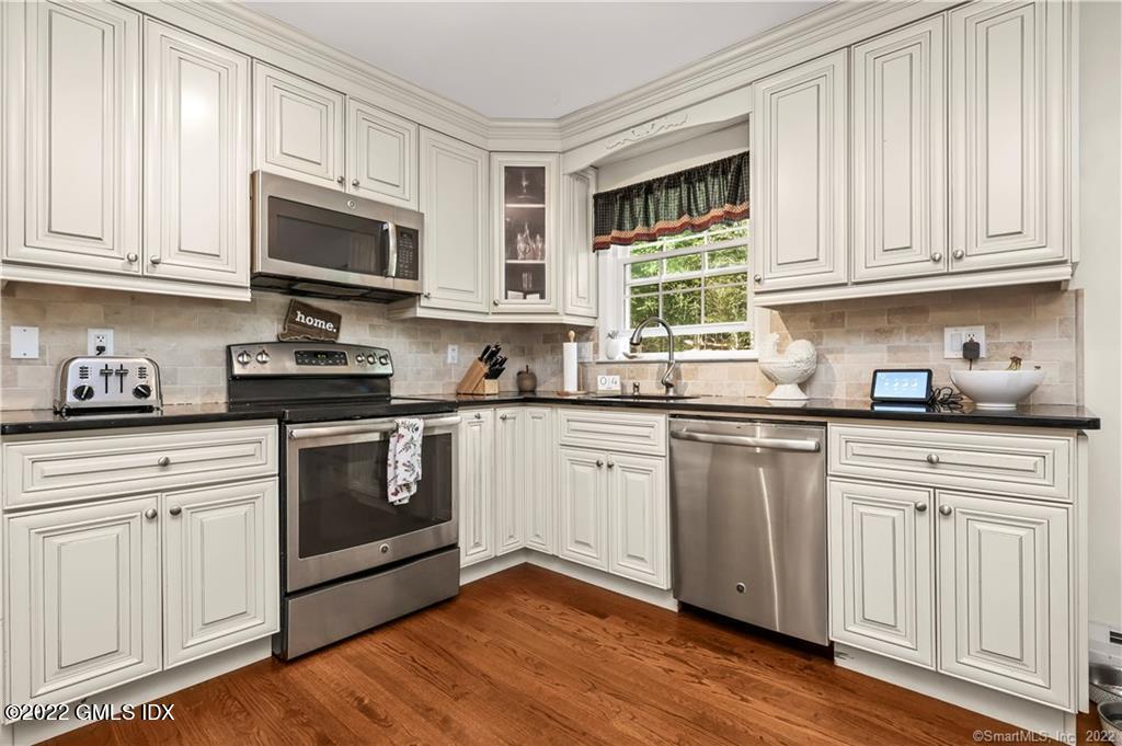 50 Falmouth Road Stamford, CT 06903 - Photo 9 of 40 9