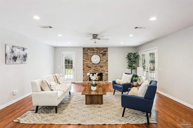 $415,000 | 994 Great Oaks Drive, Gulf Breeze, FL 32563