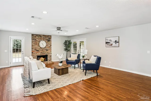 $415,000 | 994 Great Oaks Drive, Gulf Breeze, FL 32563