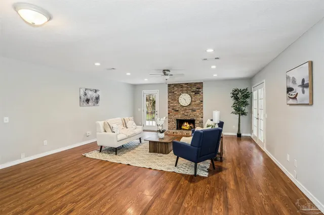 $415,000 | 994 Great Oaks Drive, Gulf Breeze, FL 32563