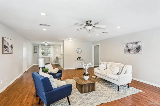 $415,000 | 994 Great Oaks Drive, Gulf Breeze, FL 32563