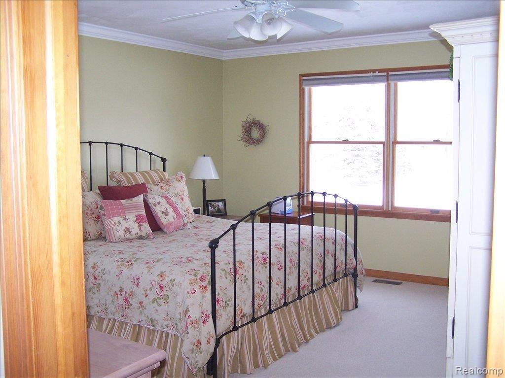 21401 Sumpter Road Belleville, MI 48111 - Photo 14 of 20 Master bed with walk in closet