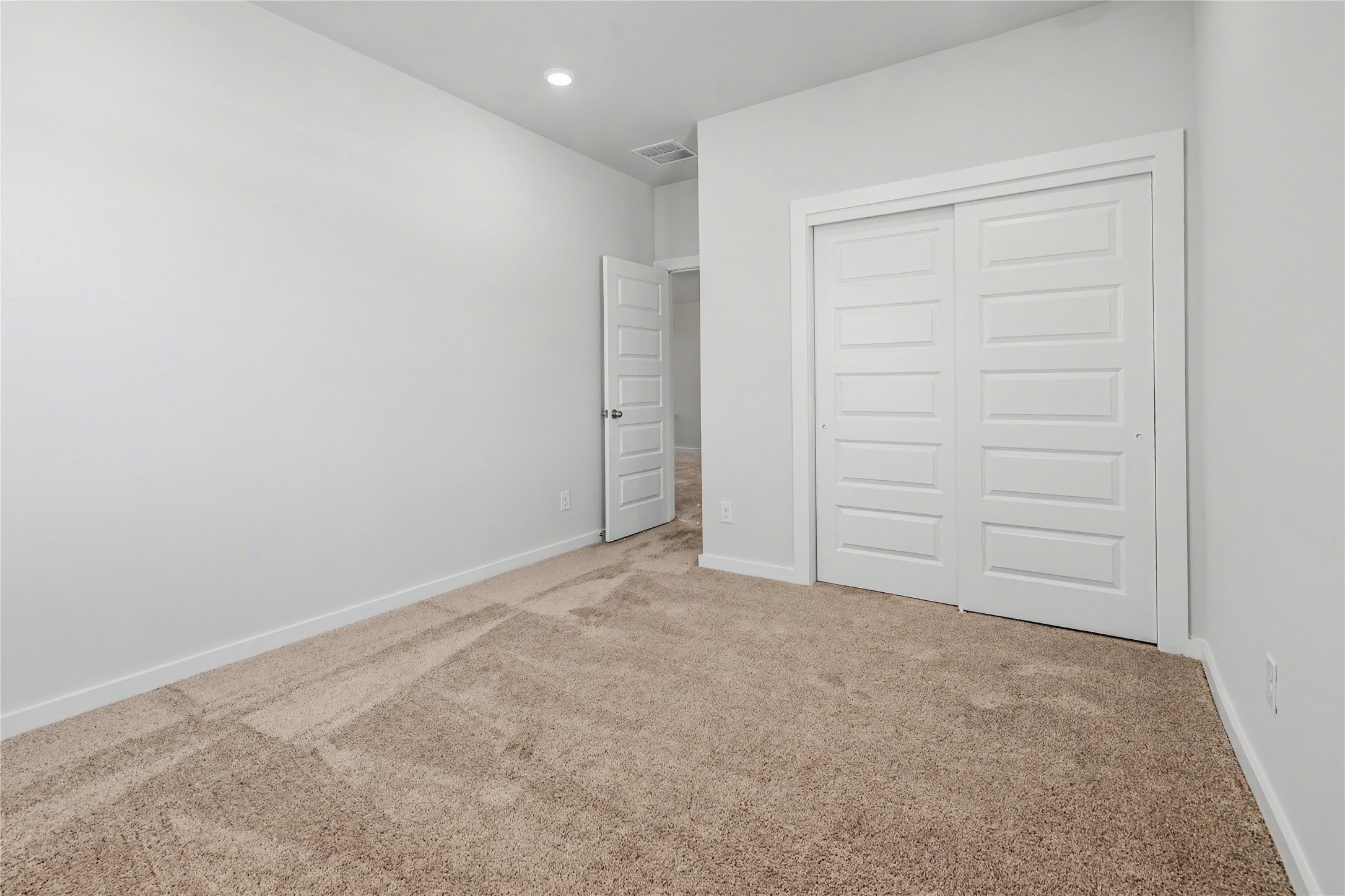 6423 Bolinas Court Rosharon, TX 77583 - Photo 35 of 39 an empty room with closet area