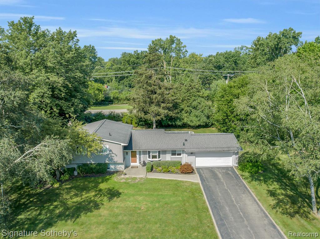 7252 Stonebrook Road West Bloomfield, MI 48322 - Photo 3 of 38
