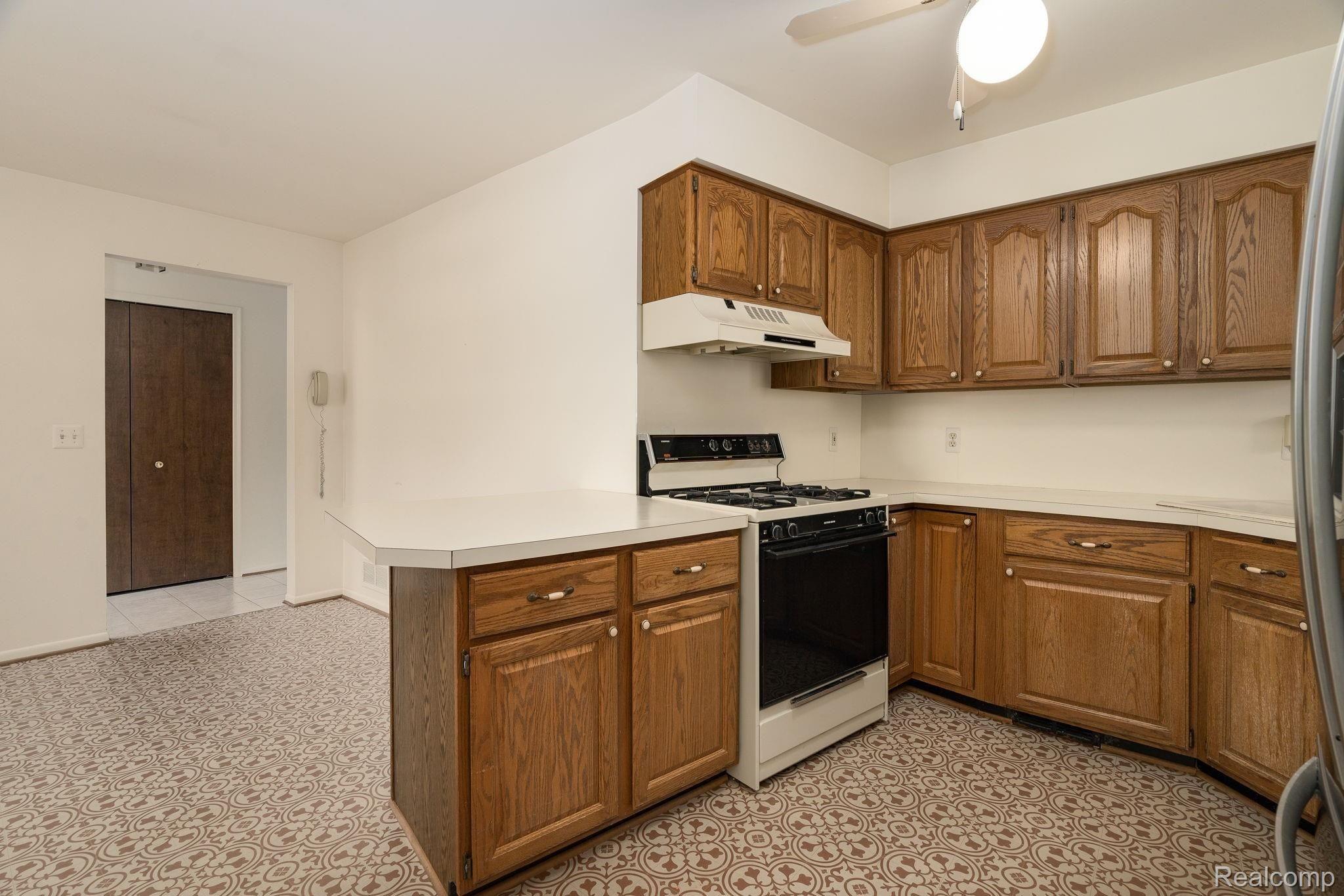 741 Delanoy Court Rochester, MI 48307 - Photo 13 of 39 15-web-or-mls-741-Delanoy-Ct-15.jpg