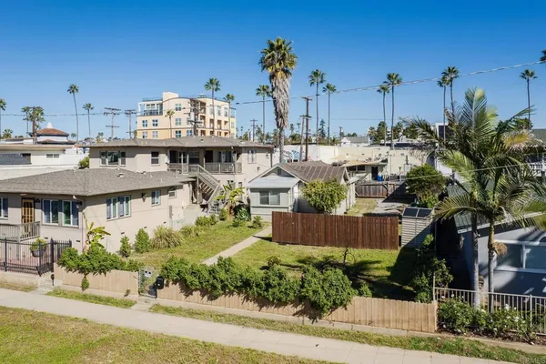 $1,600,000 | 114 South Tremont Street, Oceanside, CA 92054