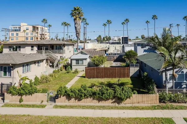 $1,600,000 | 114 South Tremont Street, Oceanside, CA 92054