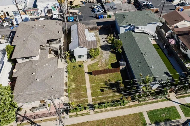 $1,600,000 | 114 South Tremont Street, Oceanside, CA 92054