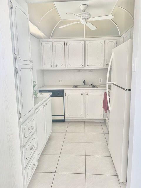 207 Suffolk F Boca Raton, FL 33434 - Photo 2 of 37 Kitchen