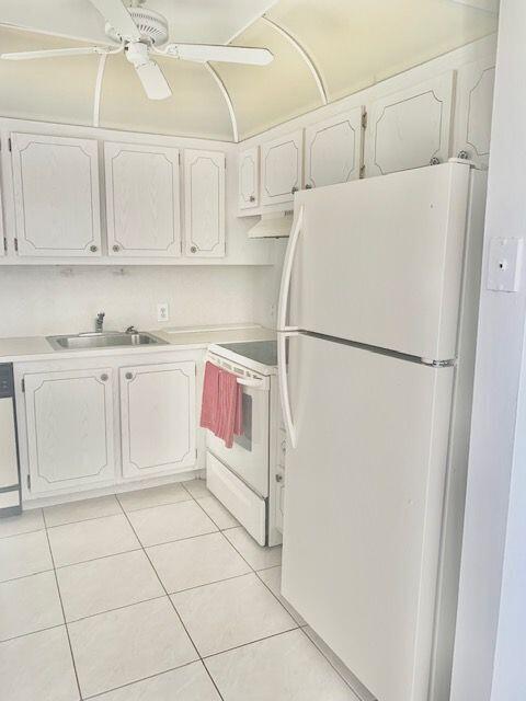 207 Suffolk F Boca Raton, FL 33434 - Photo 4 of 37 Kitchen
