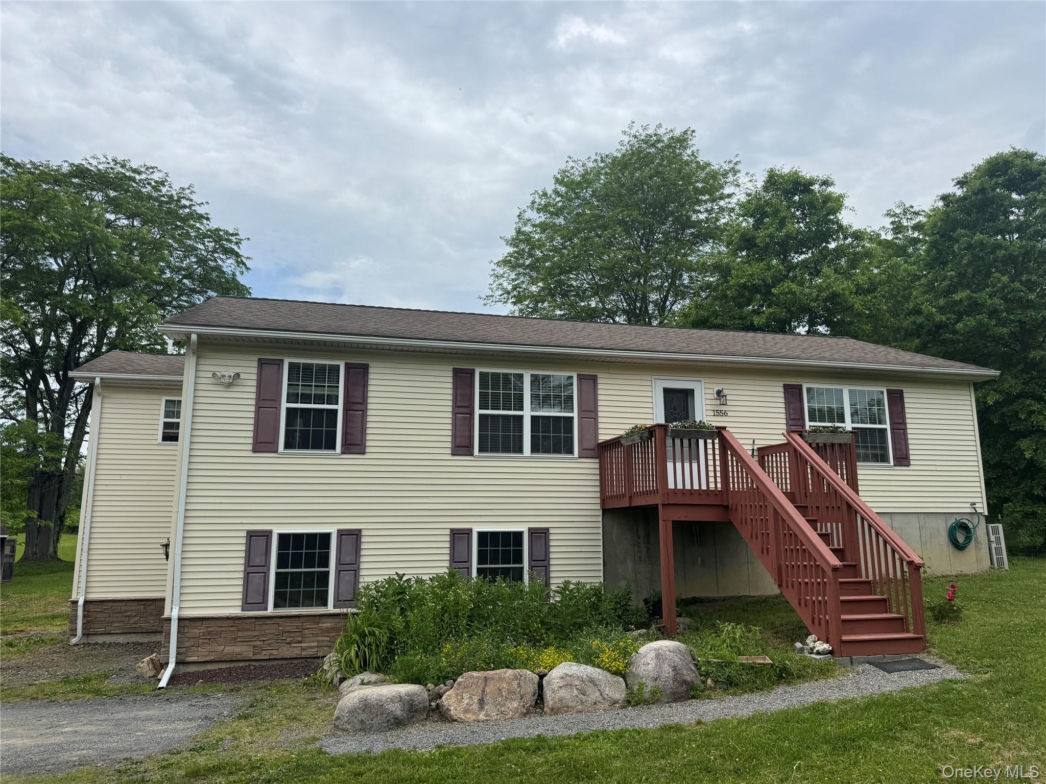 1556 Albany Post Road Wallkill, NY 12589 - Photo 1 of 10