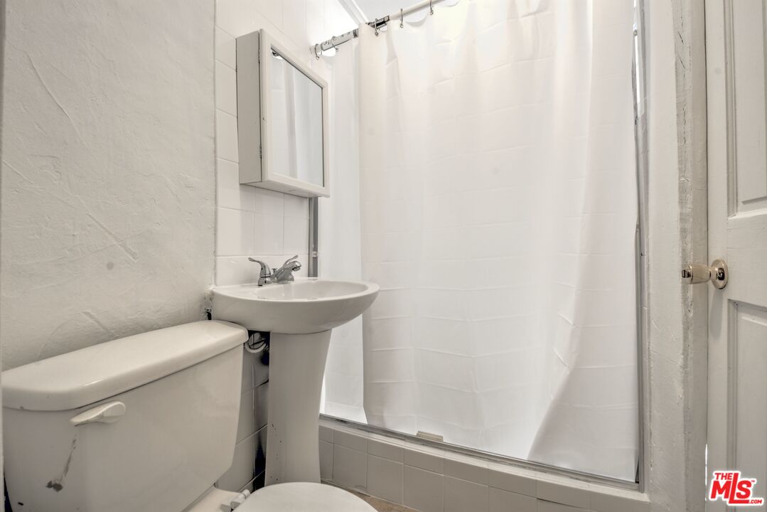 3954 Tomlinson Avenue Riverside, CA 92503 - Photo 7 of 15 Gallery Image 7