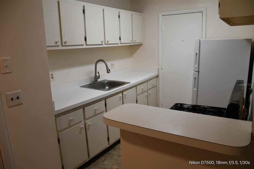 1700 Southwest 16th Court, Unit M21 Gainesville, FL 32608 - Photo 4 of 13 a bathroom with a sink and a mirror