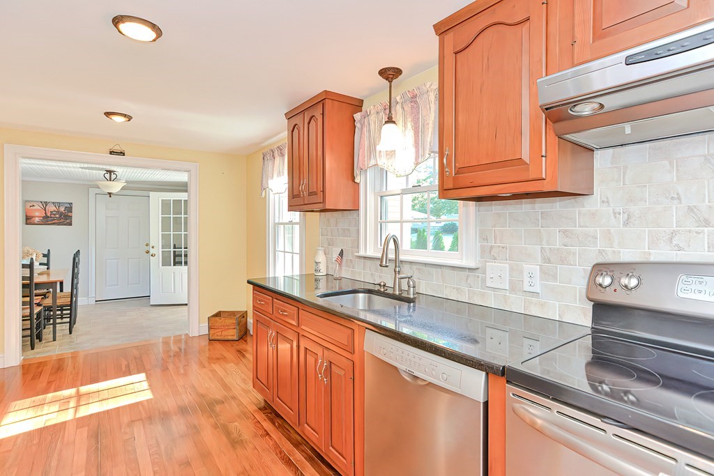123 Baker Road Raynham, MA 02767 - Photo 9 of 41 Gallery Image 9
