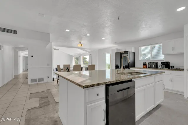 $349,990 | 3204 Zion Lane, El Paso, TX 79904