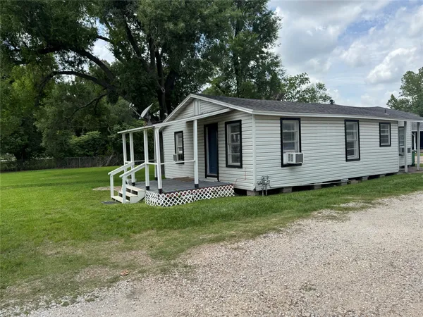 $1,400 | 413 Genoa Red Bluff Road, Houston, TX 77034