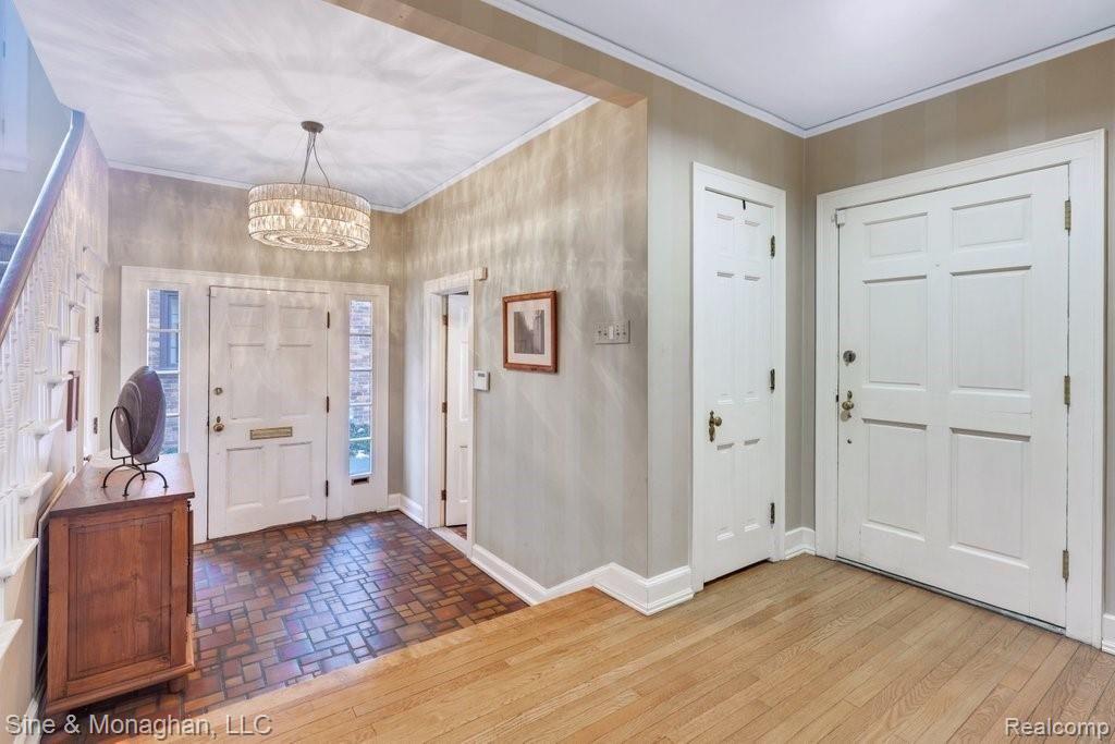 97 Moran Road Grosse Pointe Farms, MI 48236 - Photo 4 of 57