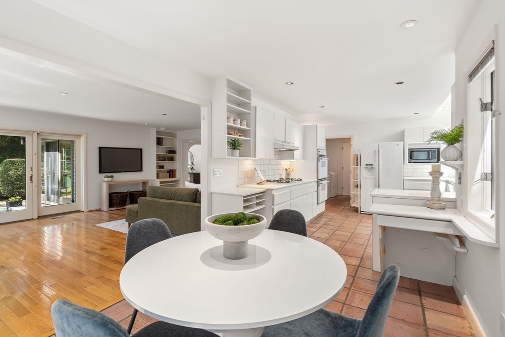 33 East Colbert Road Newton, MA 02465 - Photo 16 of 31