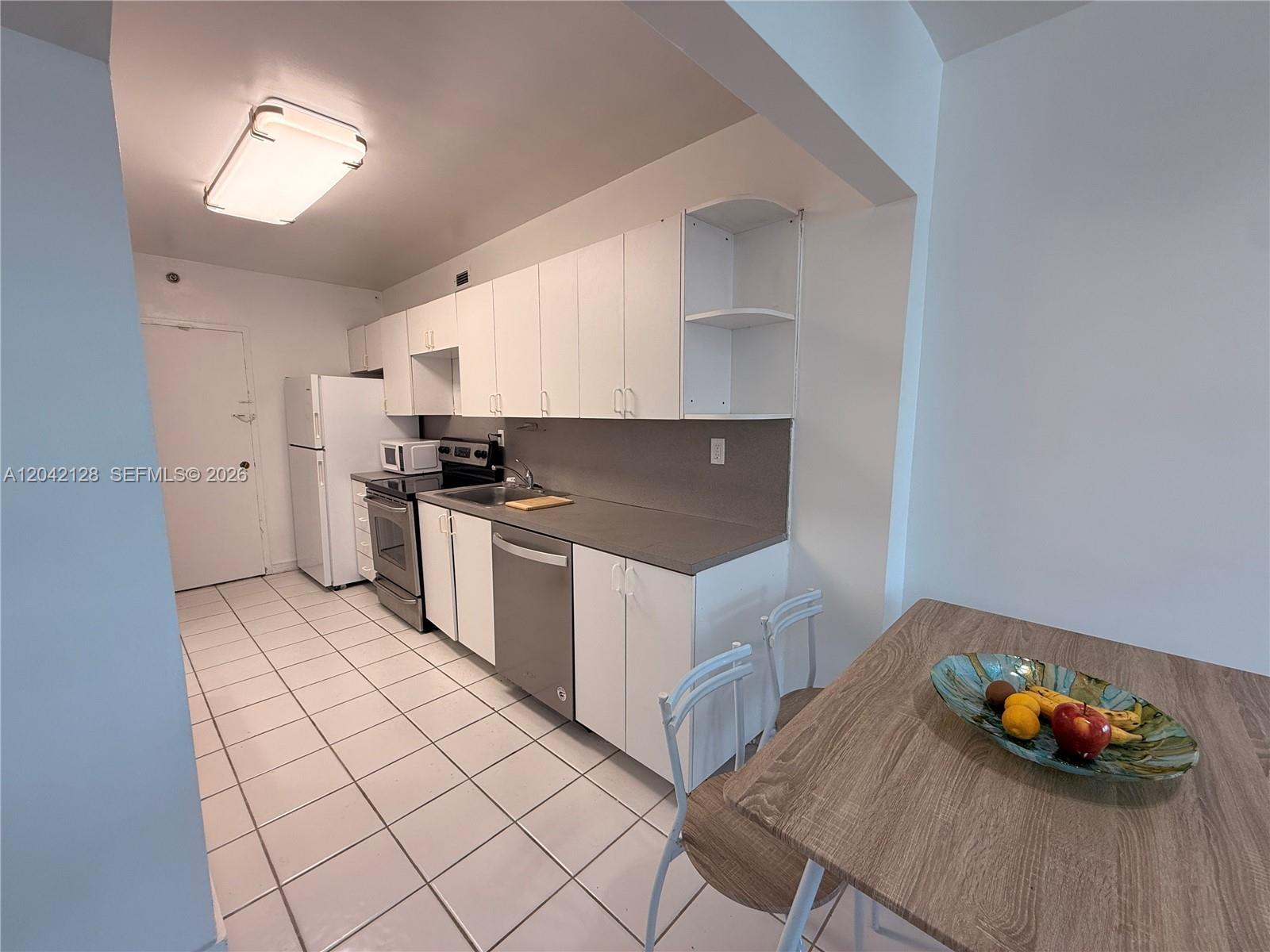 100 Lincoln Road, Unit 1025 Miami Beach, FL 33139 - Photo 7 of 27