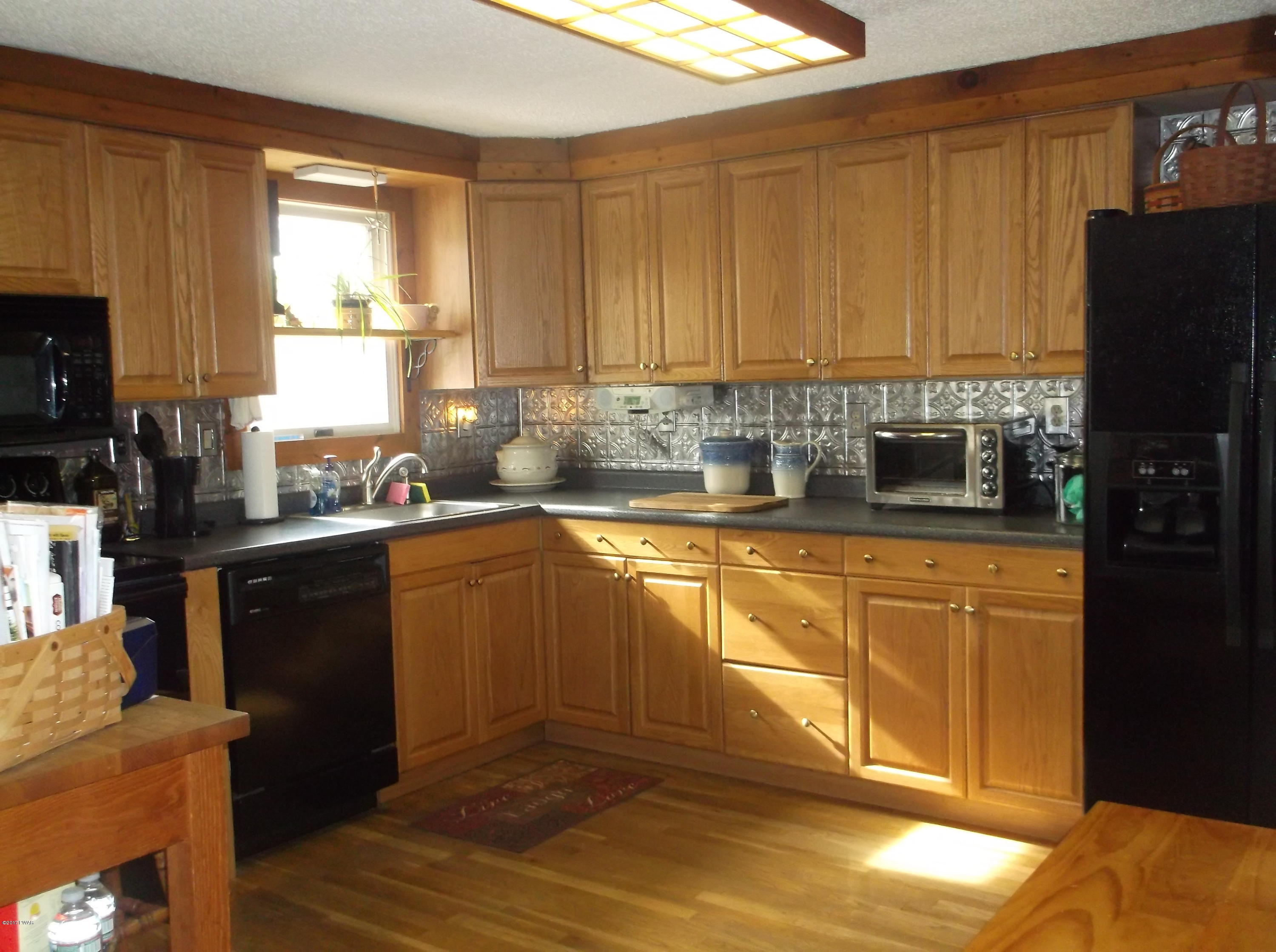 239 Myck Road Dingmans Ferry, PA 18328 - Photo 3 of 28 Kitchen
