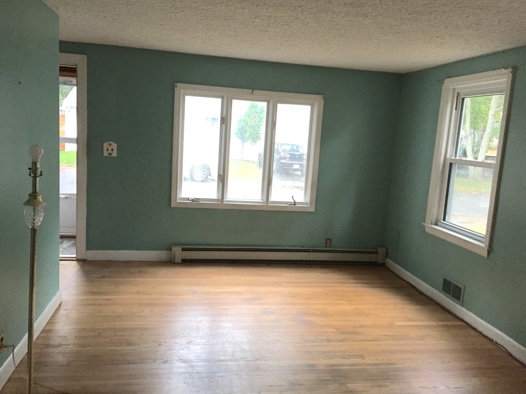 96 Sutcliffe Road Lynn, MA 01904 - Photo 2 of 4 Gallery Image 2