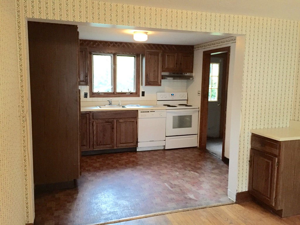 96 Sutcliffe Road Lynn, MA 01904 - Photo 3 of 4 Gallery Image 3