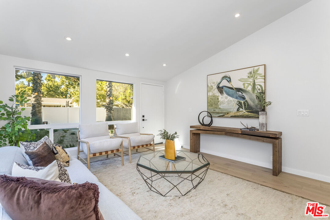 950 North Summit Avenue Pasadena, CA 91103 - Photo 12 of 37 a living room with furniture and a painting