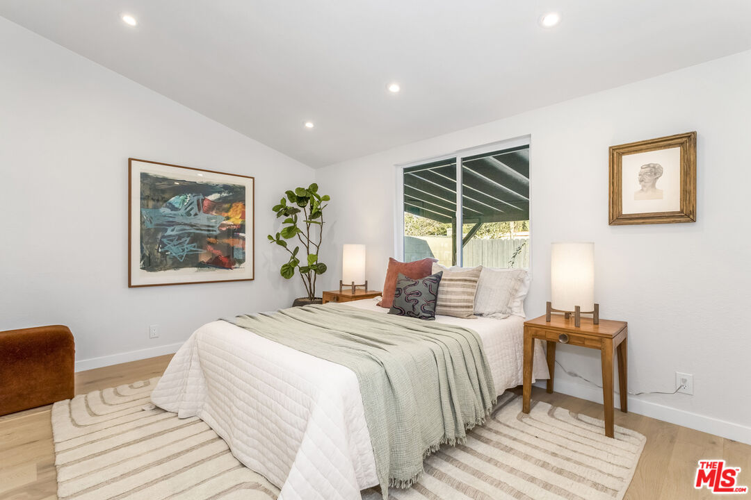 950 North Summit Avenue Pasadena, CA 91103 - Photo 24 of 37 a bedroom with a bed and a window