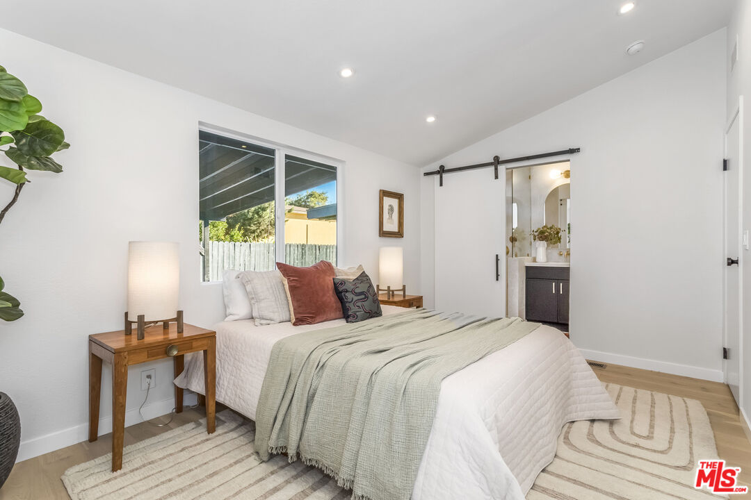 950 North Summit Avenue Pasadena, CA 91103 - Photo 26 of 37 a bedroom with a bed and a window