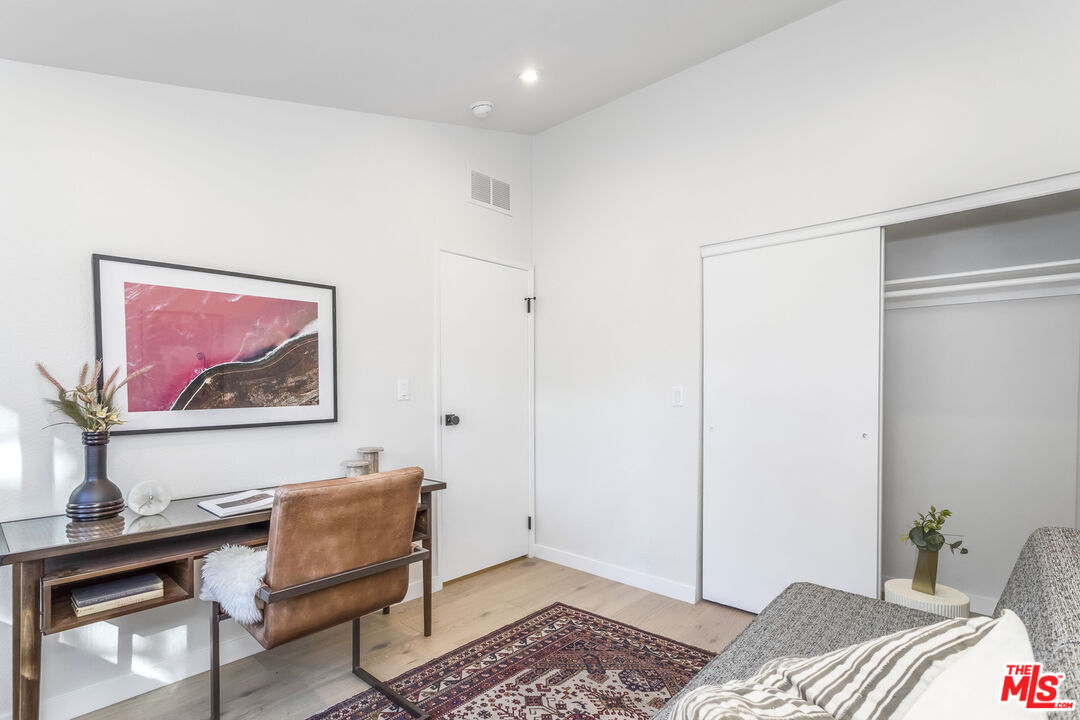 950 North Summit Avenue Pasadena, CA 91103 - Photo 33 of 37 a bedroom with a bed and a workspace