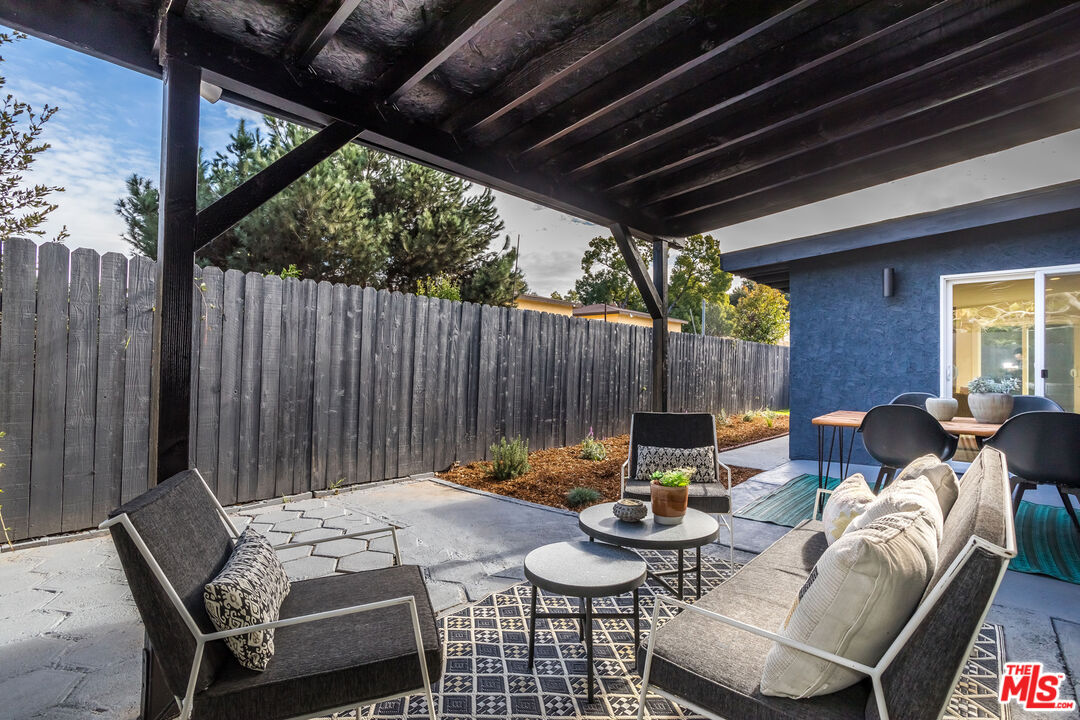 950 North Summit Avenue Pasadena, CA 91103 - Photo 35 of 37 a backyard of a house with table and chairs