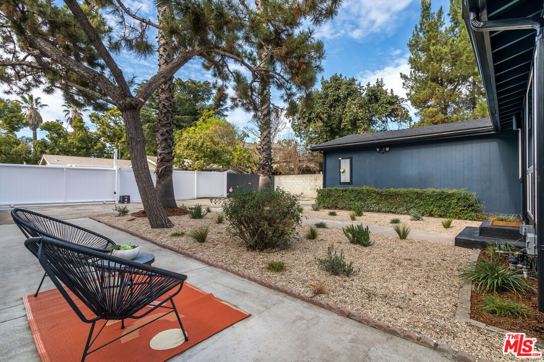 950 North Summit Avenue Pasadena, CA 91103 - Photo 6 of 37 a view of outdoor space yard and patio