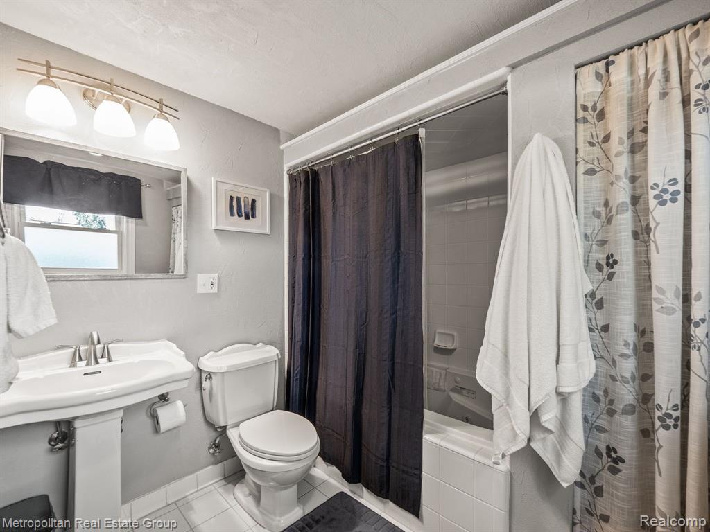43419 Applewood Road Canton, MI 48188 - Photo 18 of 25 Gallery Image 18